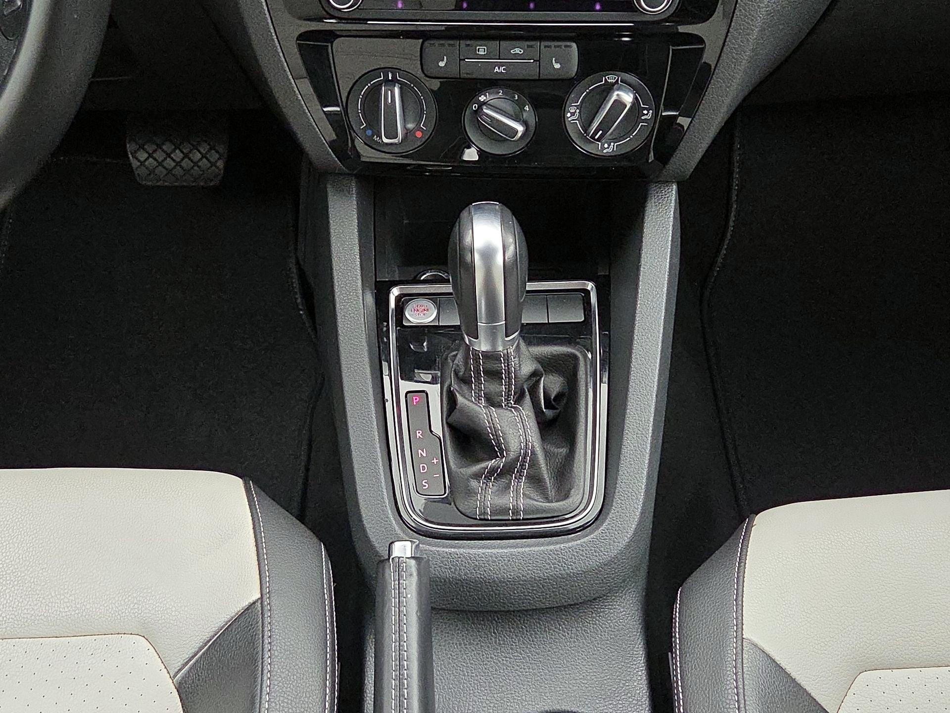 Thumbnail: 2016 Volkswagen Jetta - 16