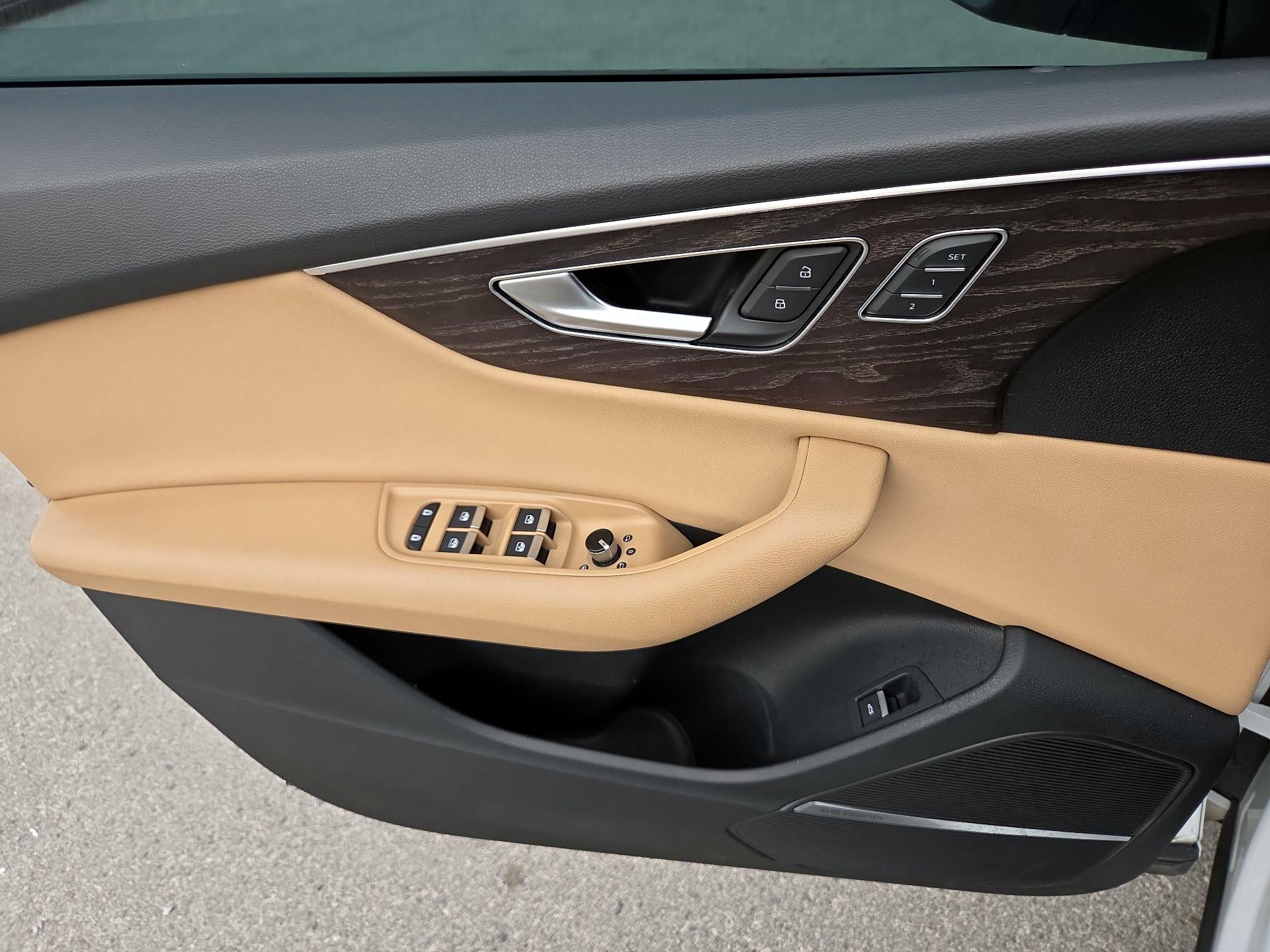 Thumbnail: 2019 Audi Q8 - 10