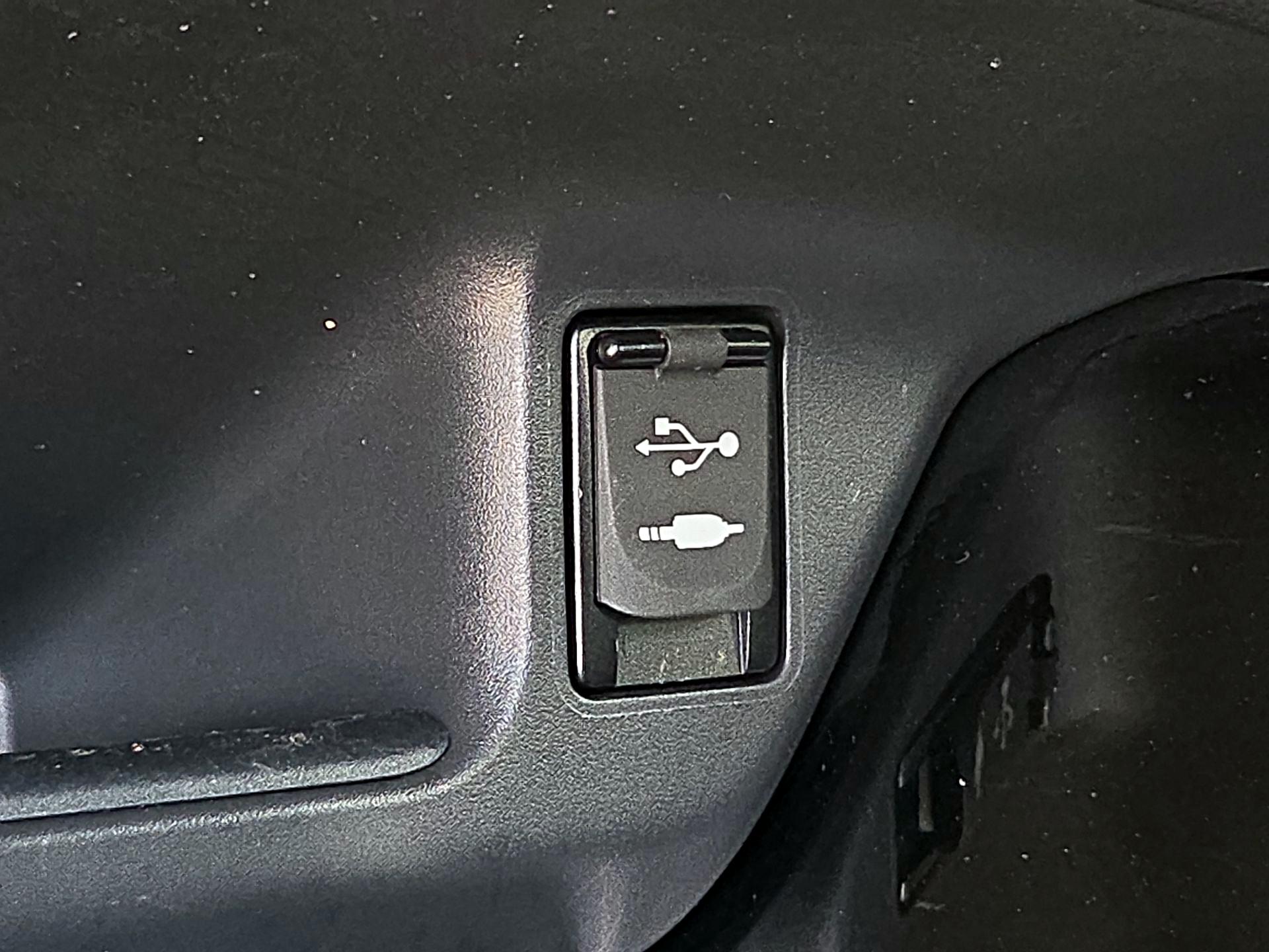 Thumbnail: 2019 Toyota C-HR - 16