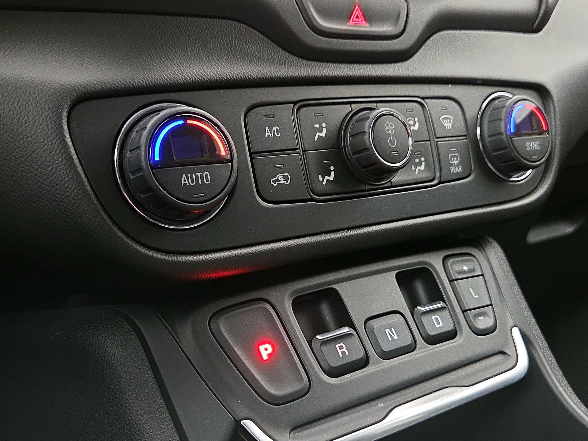 Thumbnail: 2020 GMC Terrain - 17