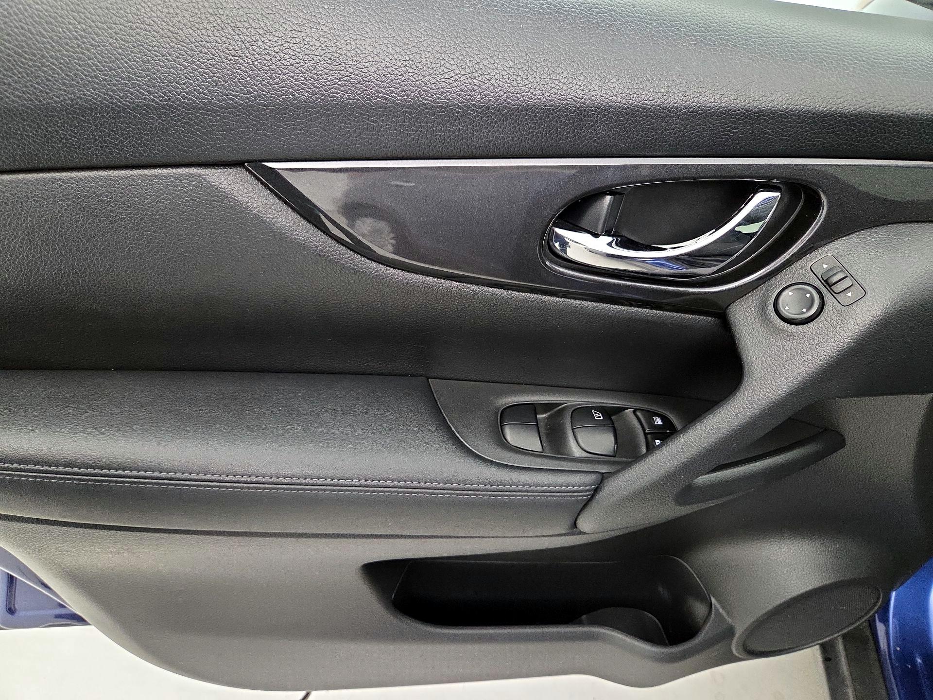 Thumbnail: 2018 Nissan Rogue - 10