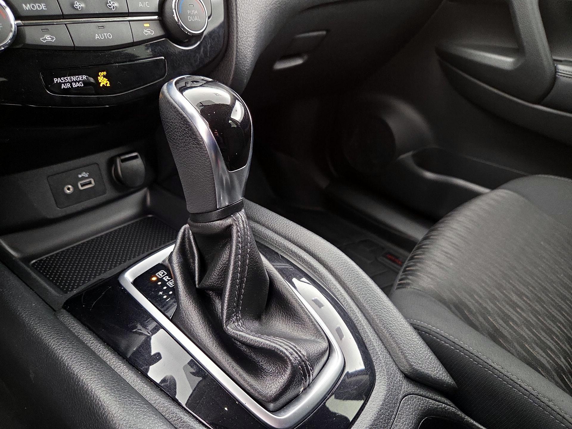 Thumbnail: 2018 Nissan Rogue - 15