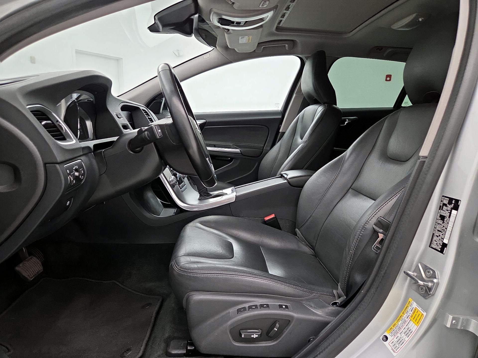 Thumbnail: 2018 Volvo S60 - 9