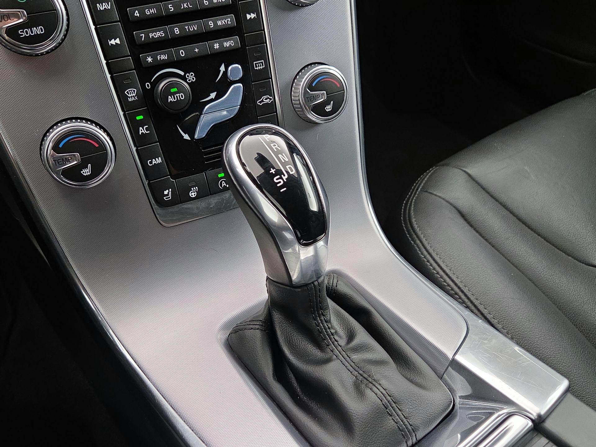 Thumbnail: 2018 Volvo S60 - 15