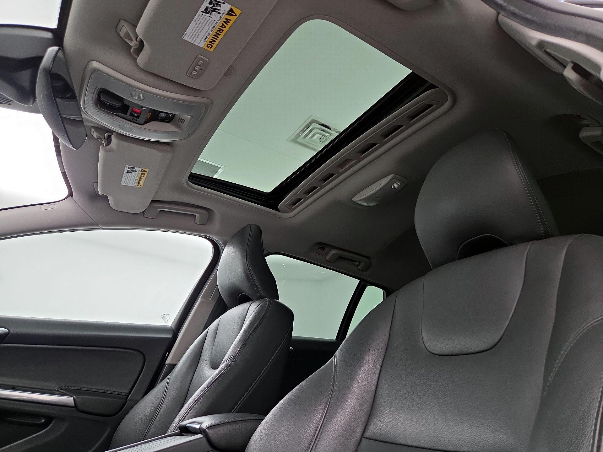 Thumbnail: 2018 Volvo S60 - 16