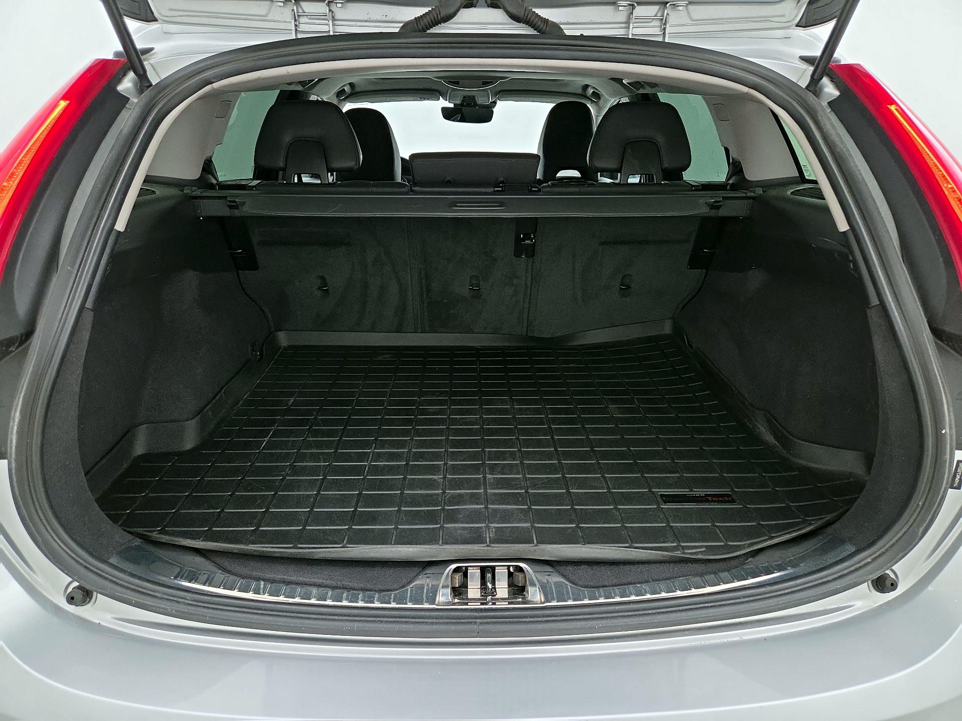 Thumbnail: 2018 Volvo S60 - 18