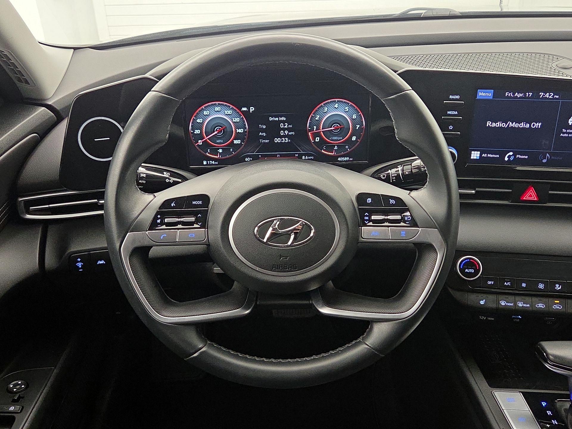 Thumbnail: 2022 Hyundai Elantra - 10
