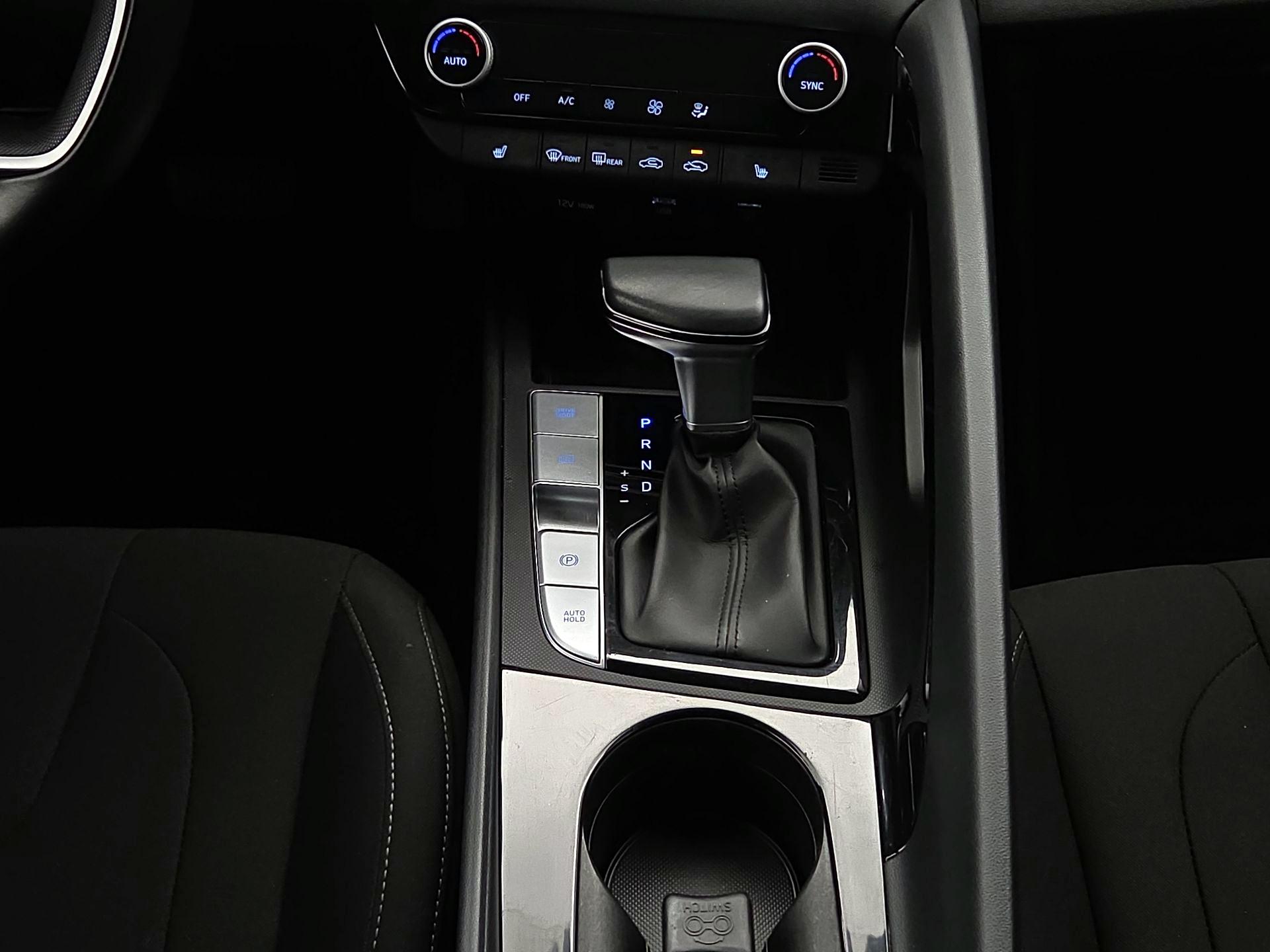 Thumbnail: 2022 Hyundai Elantra - 17