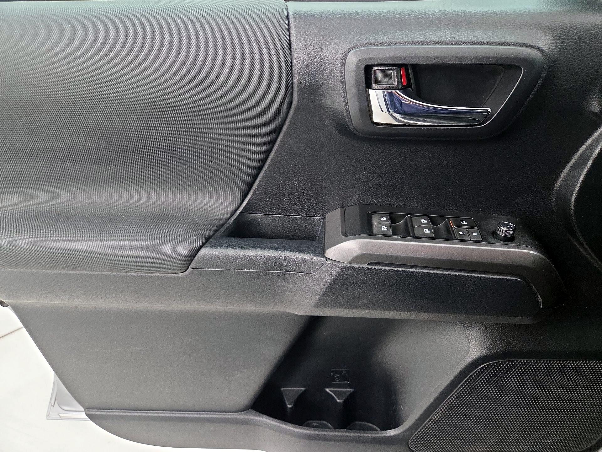 Thumbnail: 2019 Toyota Tacoma - 12