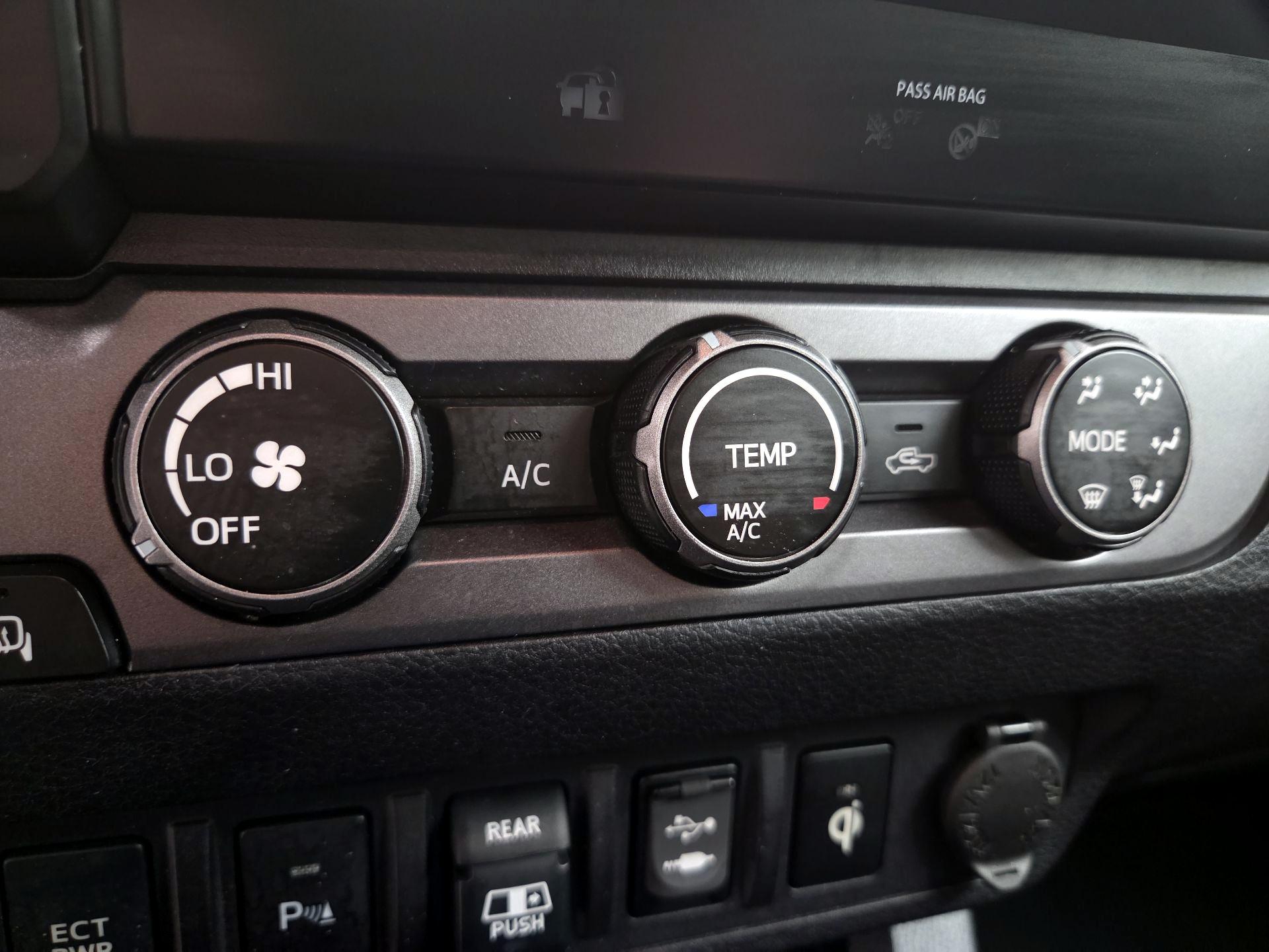 Thumbnail: 2019 Toyota Tacoma - 17