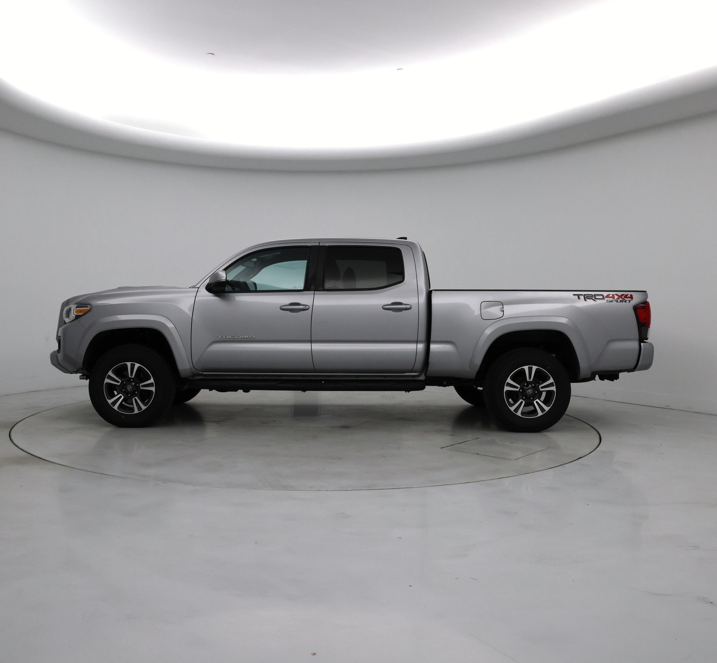 Thumbnail: 2019 Toyota Tacoma - 3