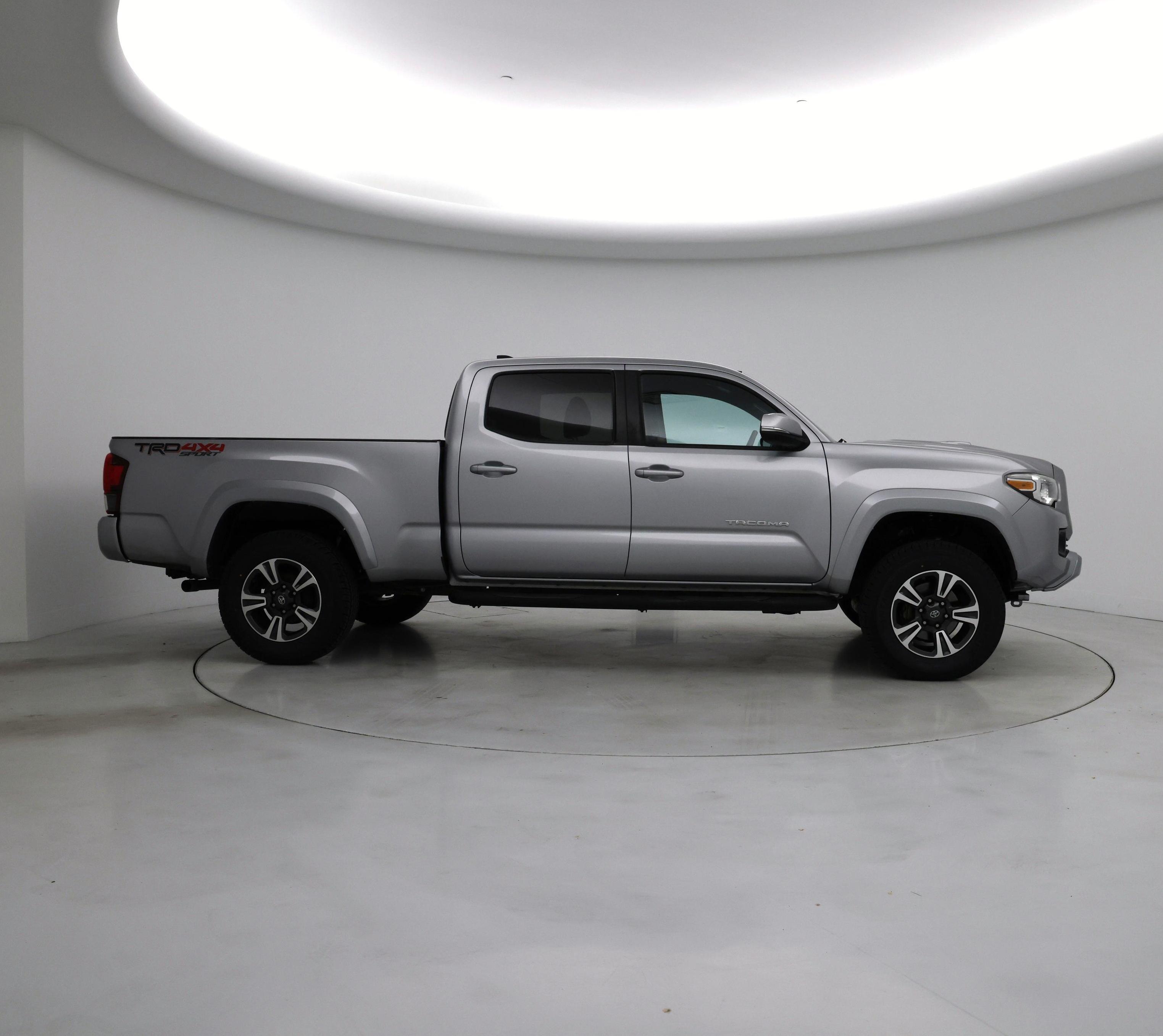 Thumbnail: 2019 Toyota Tacoma - 7