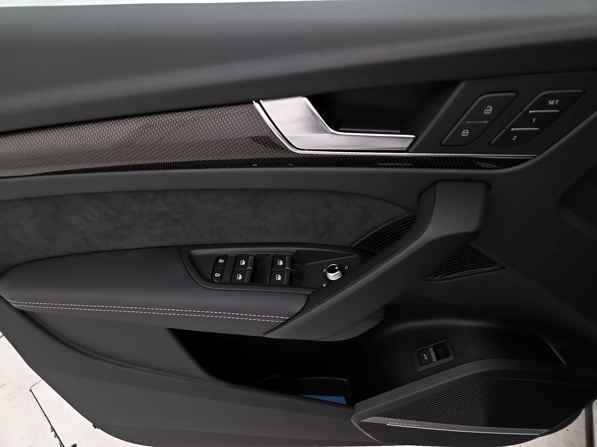 Thumbnail: 2025 Audi SQ5 - 12