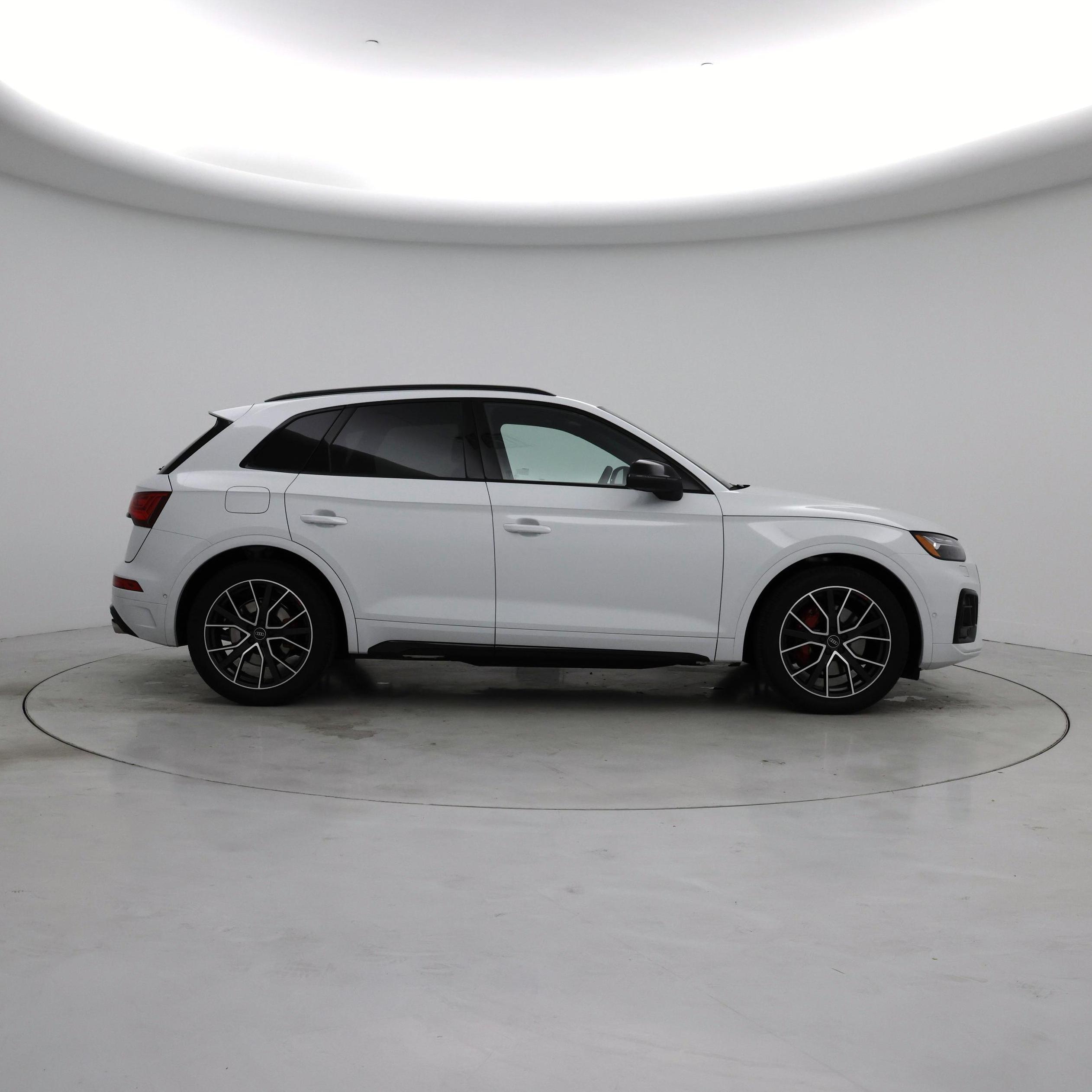 Thumbnail: 2025 Audi SQ5 - 7