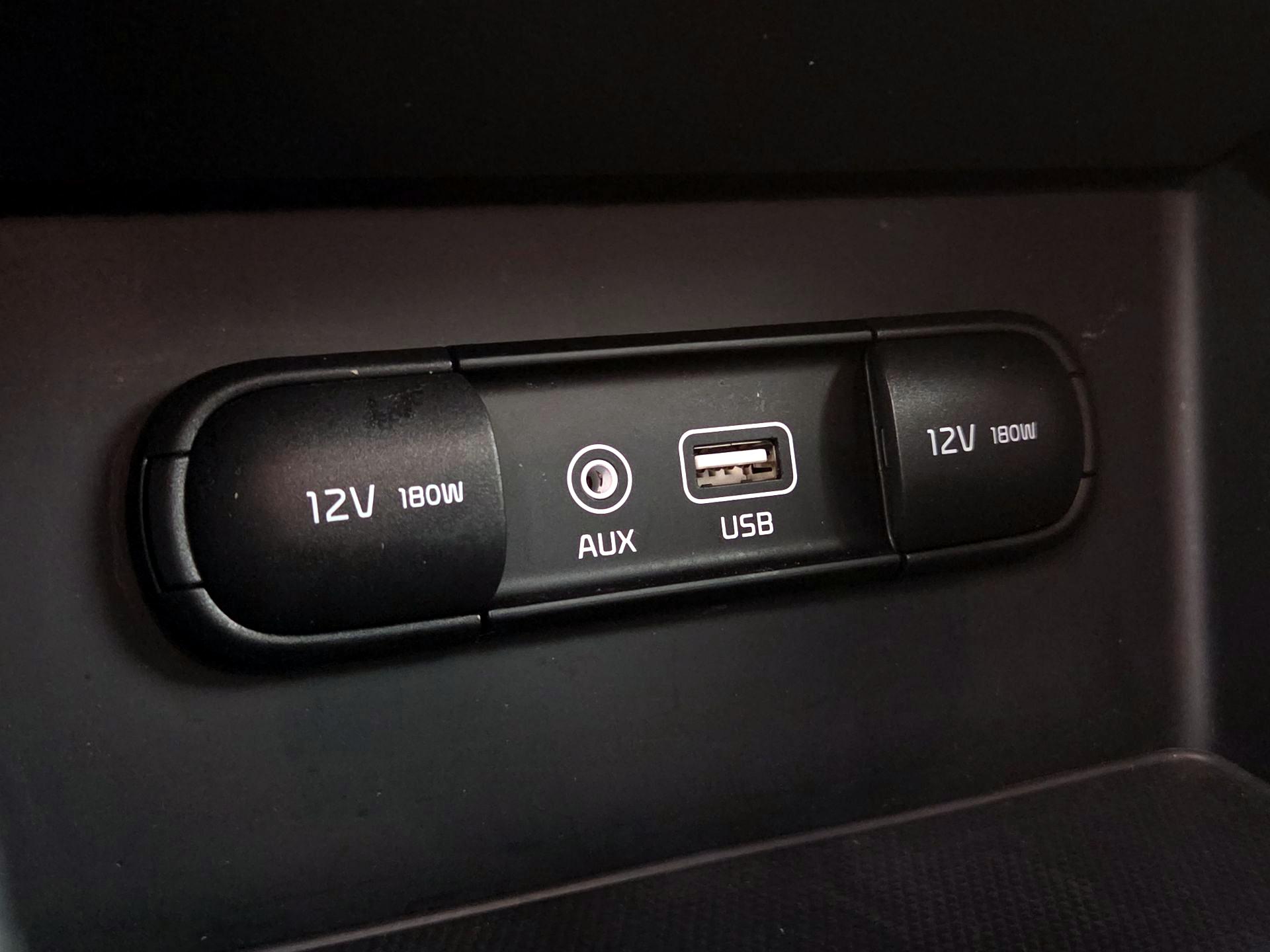 Thumbnail: 2017 Kia Niro - 17