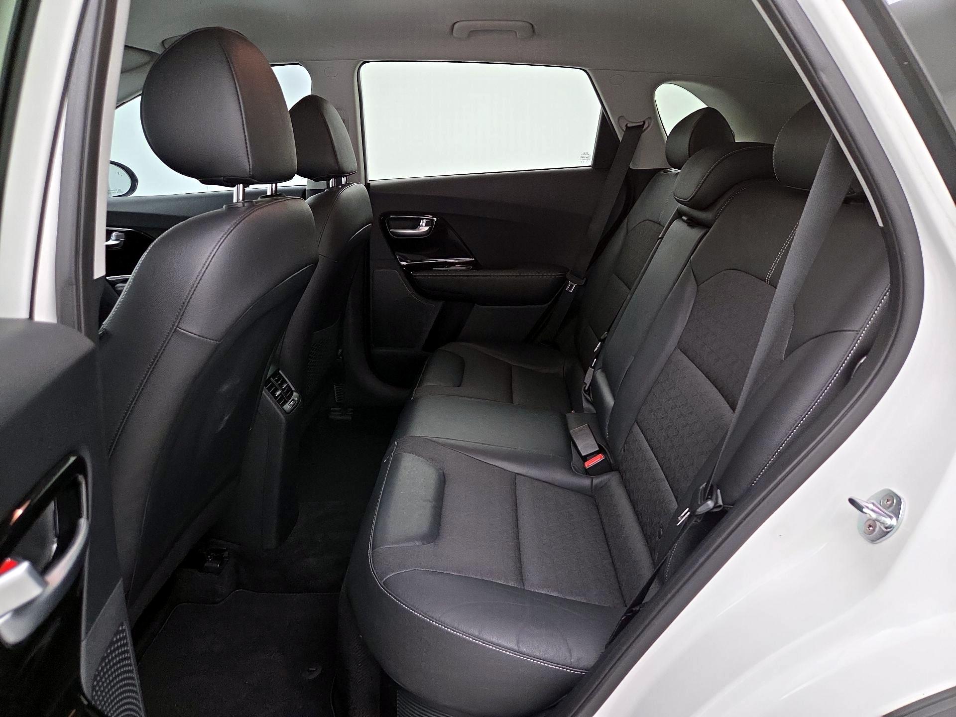 Thumbnail: 2017 Kia Niro - 18