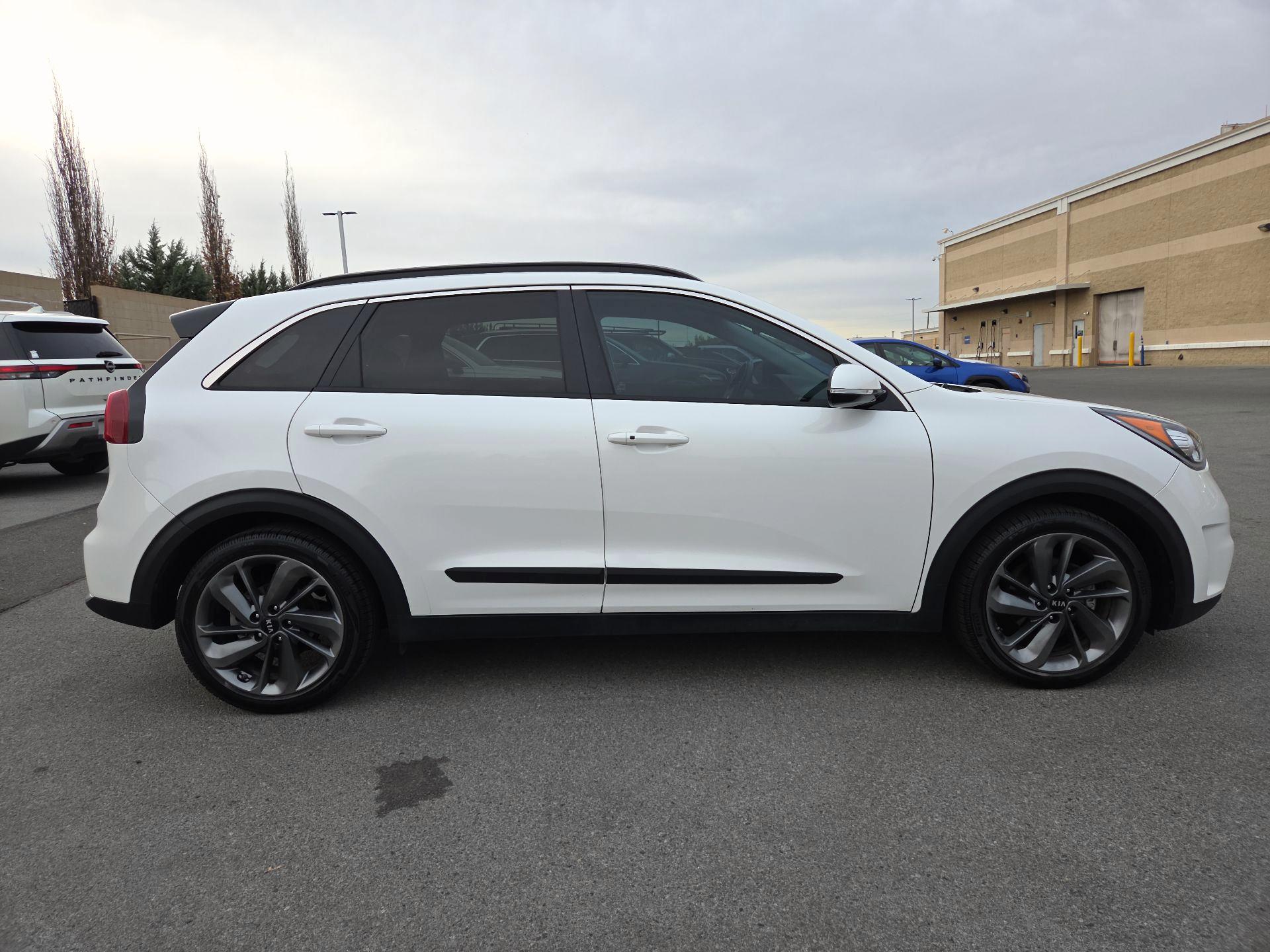 Thumbnail: 2017 Kia Niro - 4