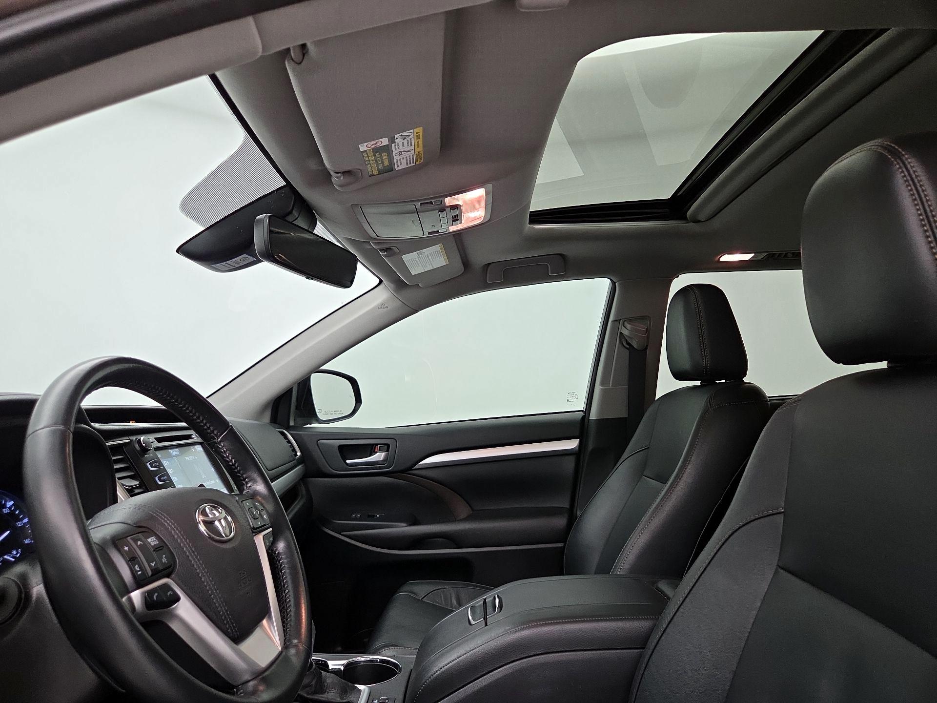 Thumbnail: 2017 Toyota Highlander - 19