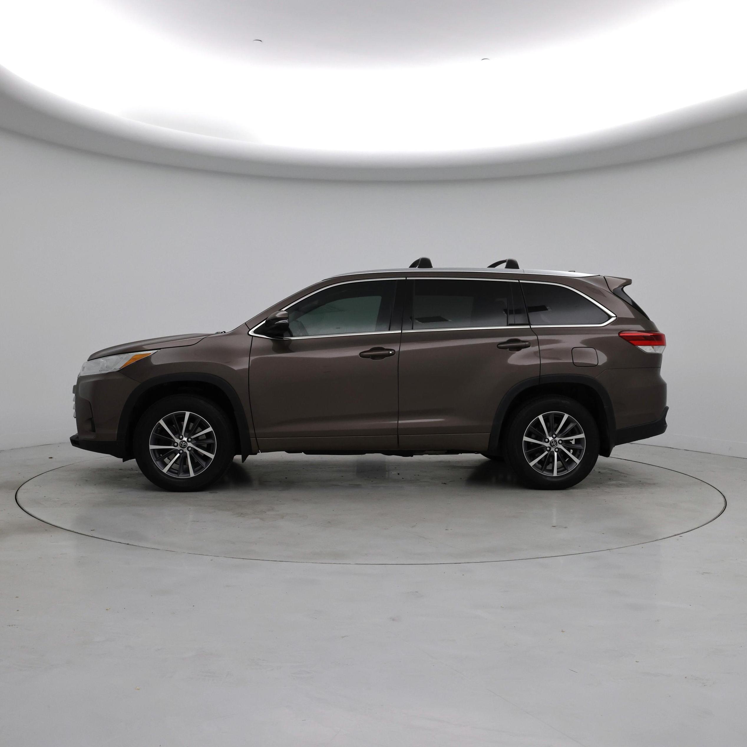 Thumbnail: 2017 Toyota Highlander - 3