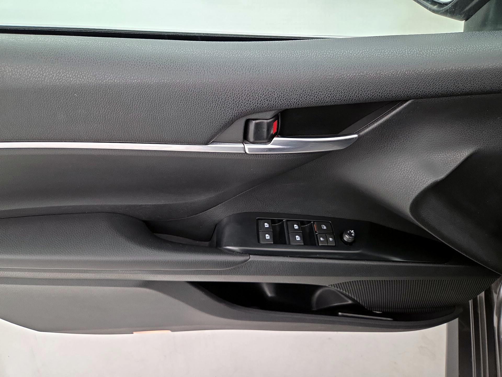 Thumbnail: 2018 Toyota Camry - 12