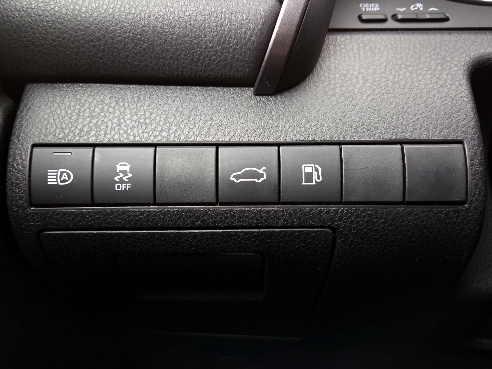 Thumbnail: 2018 Toyota Camry - 13