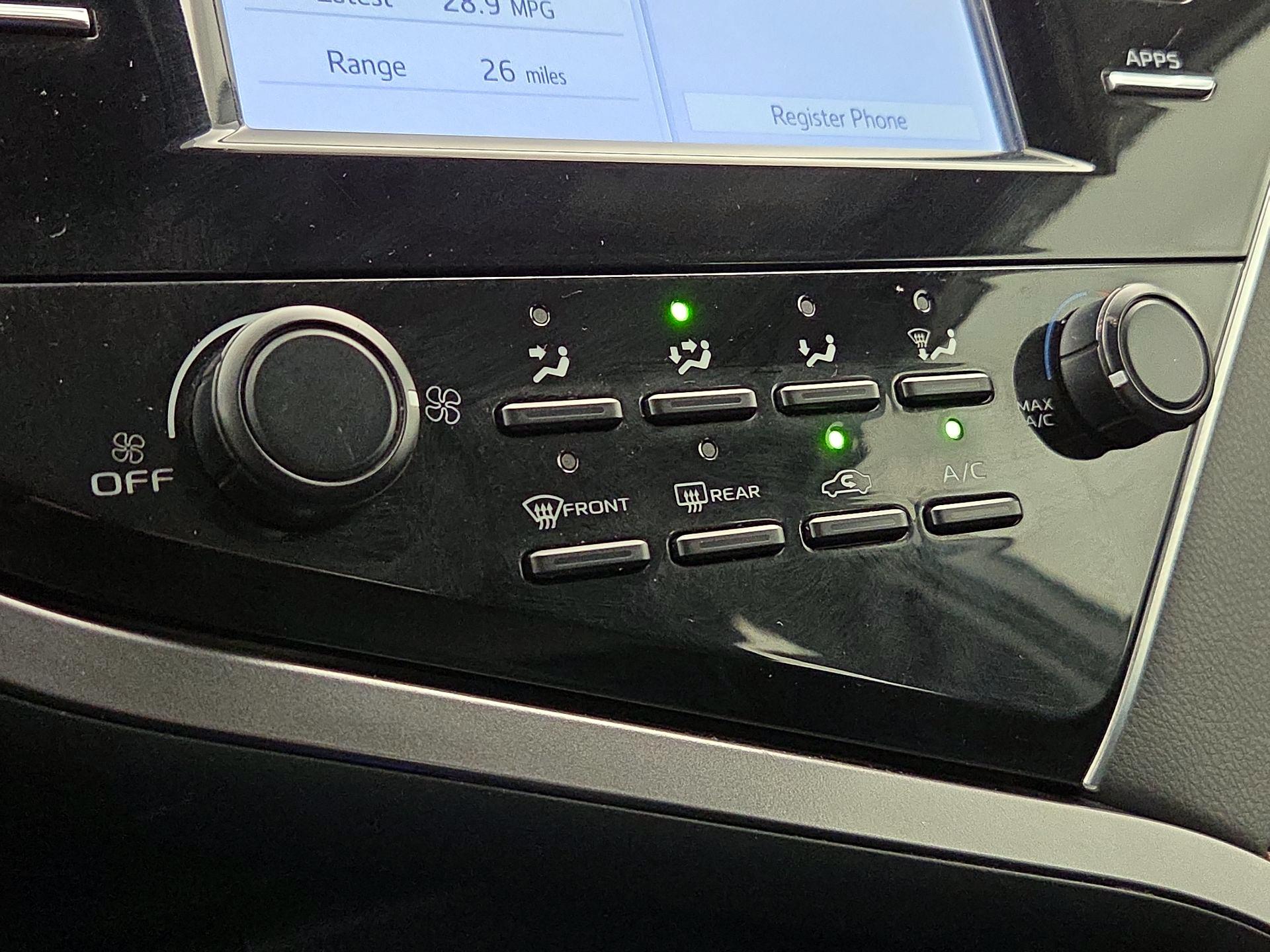 Thumbnail: 2018 Toyota Camry - 16