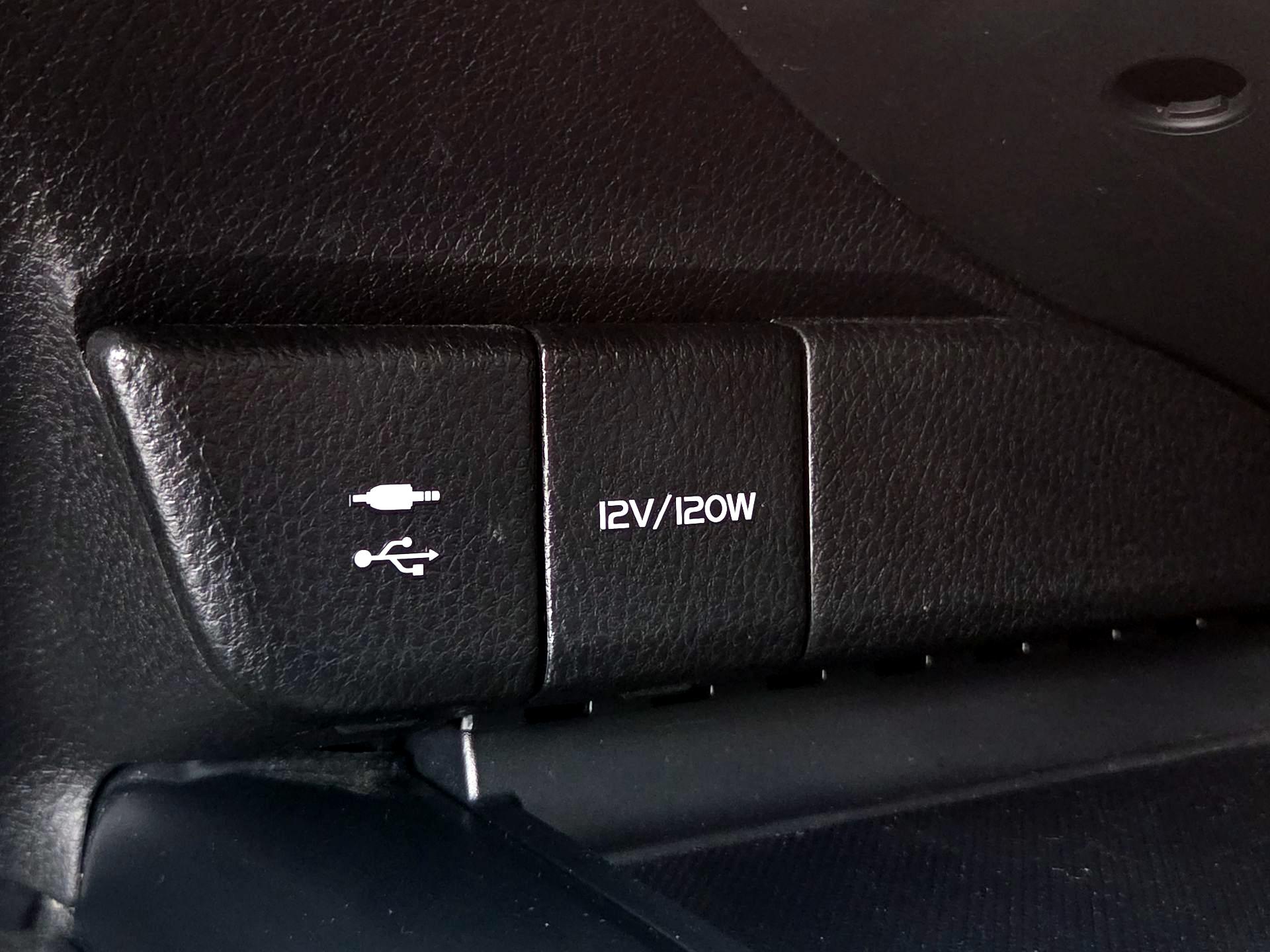 Thumbnail: 2018 Toyota Camry - 18