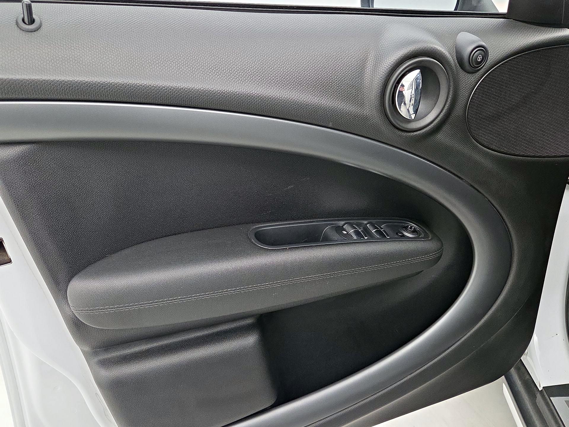 Thumbnail: 2015 MINI Cooper Countryman - 12