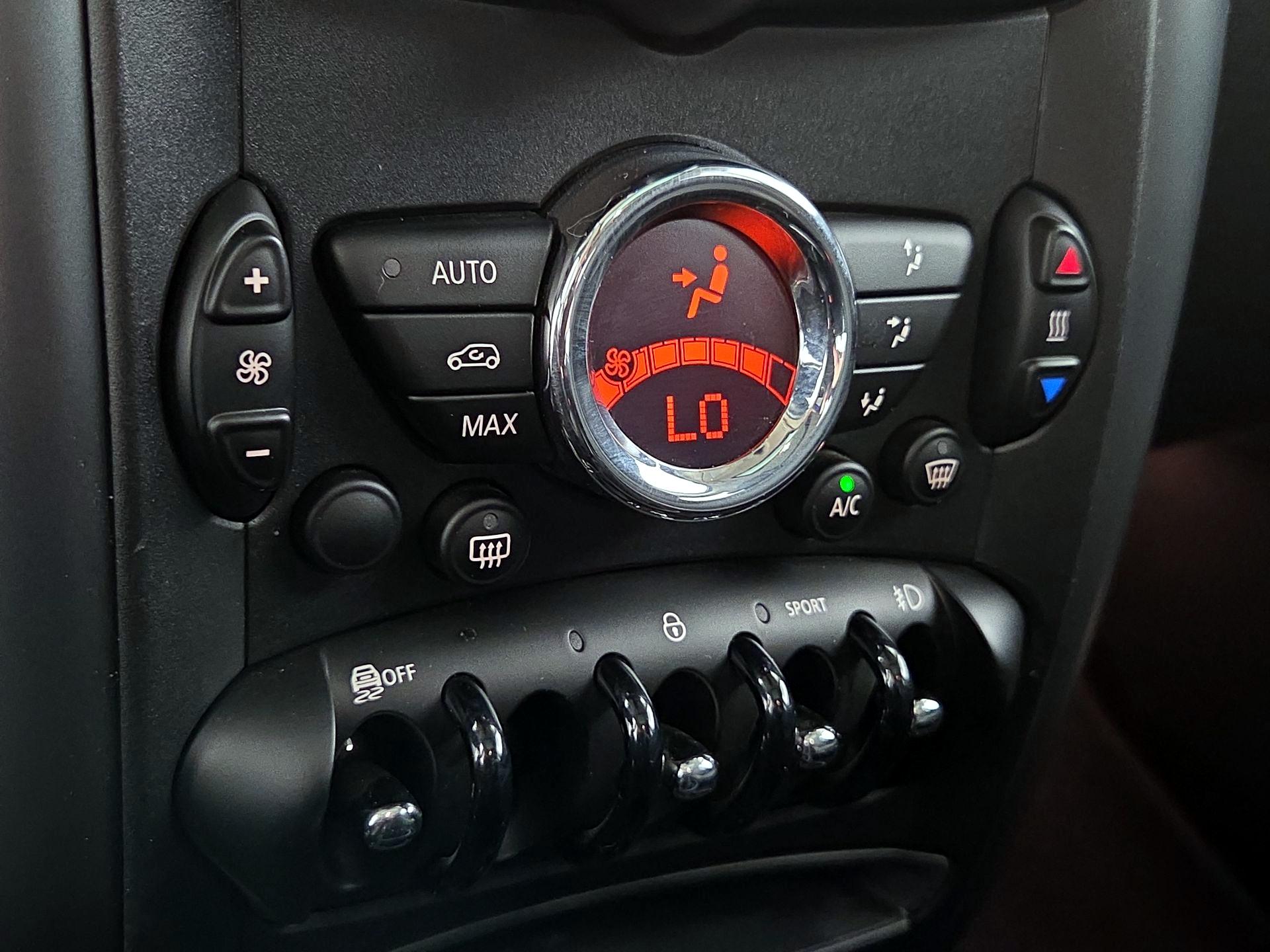 Thumbnail: 2015 MINI Cooper Countryman - 14