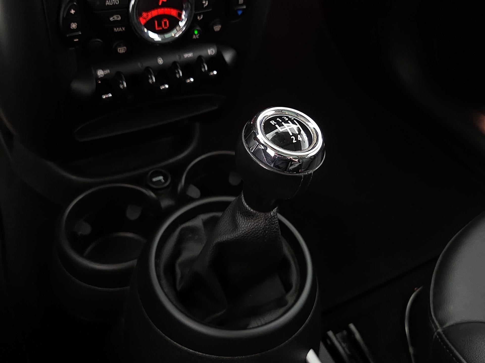 Thumbnail: 2015 MINI Cooper Countryman - 15