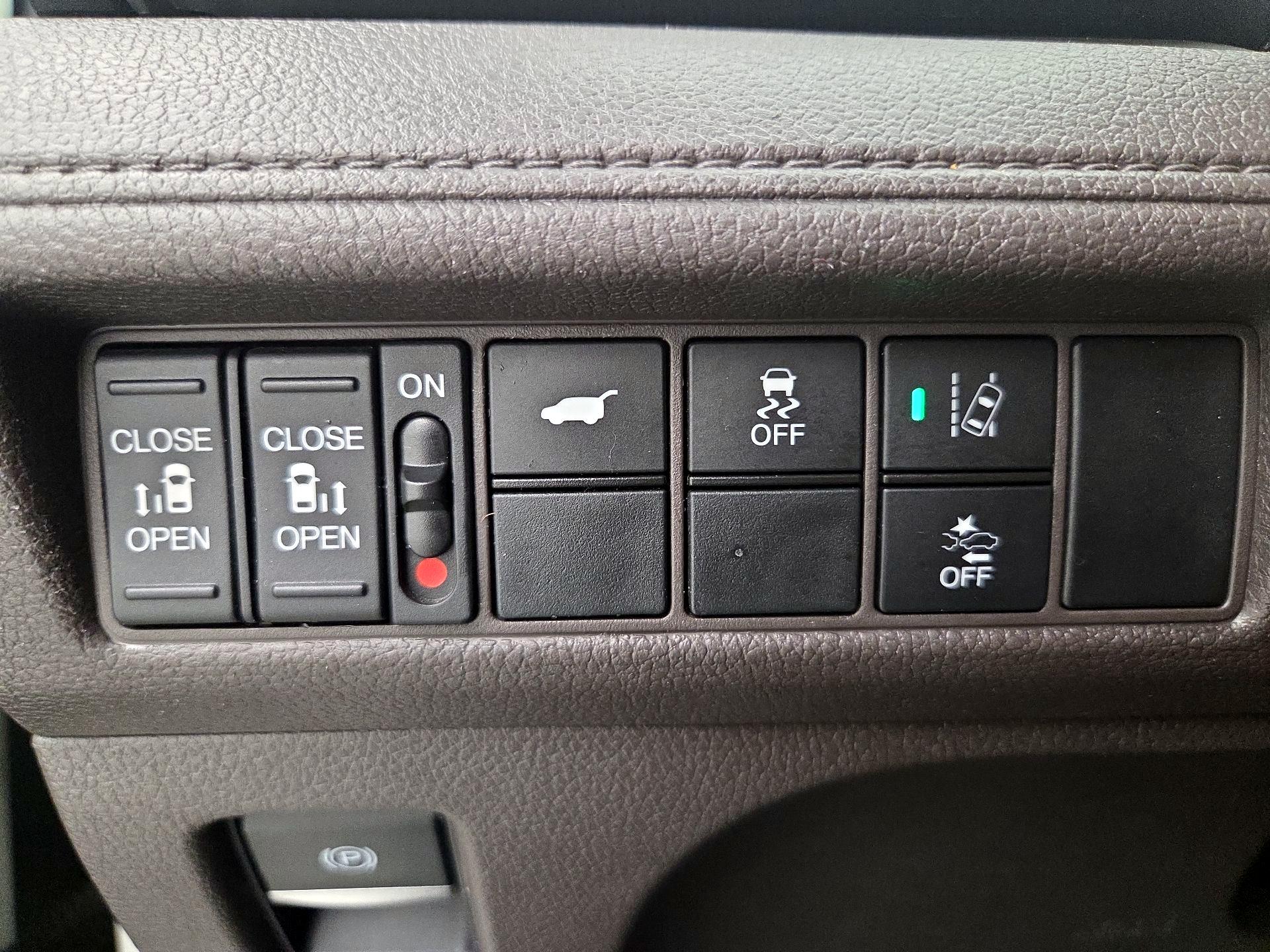 Thumbnail: 2018 Honda Odyssey - 13