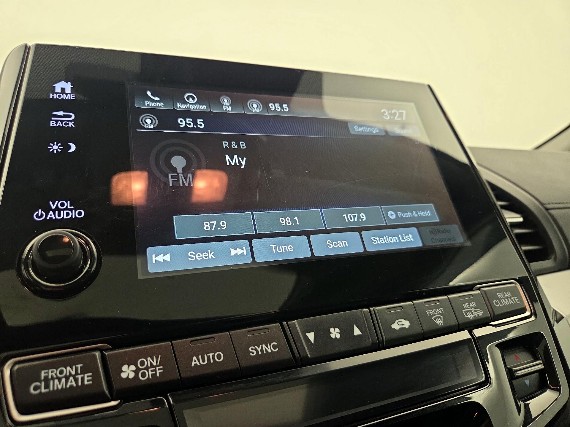 Thumbnail: 2018 Honda Odyssey - 16