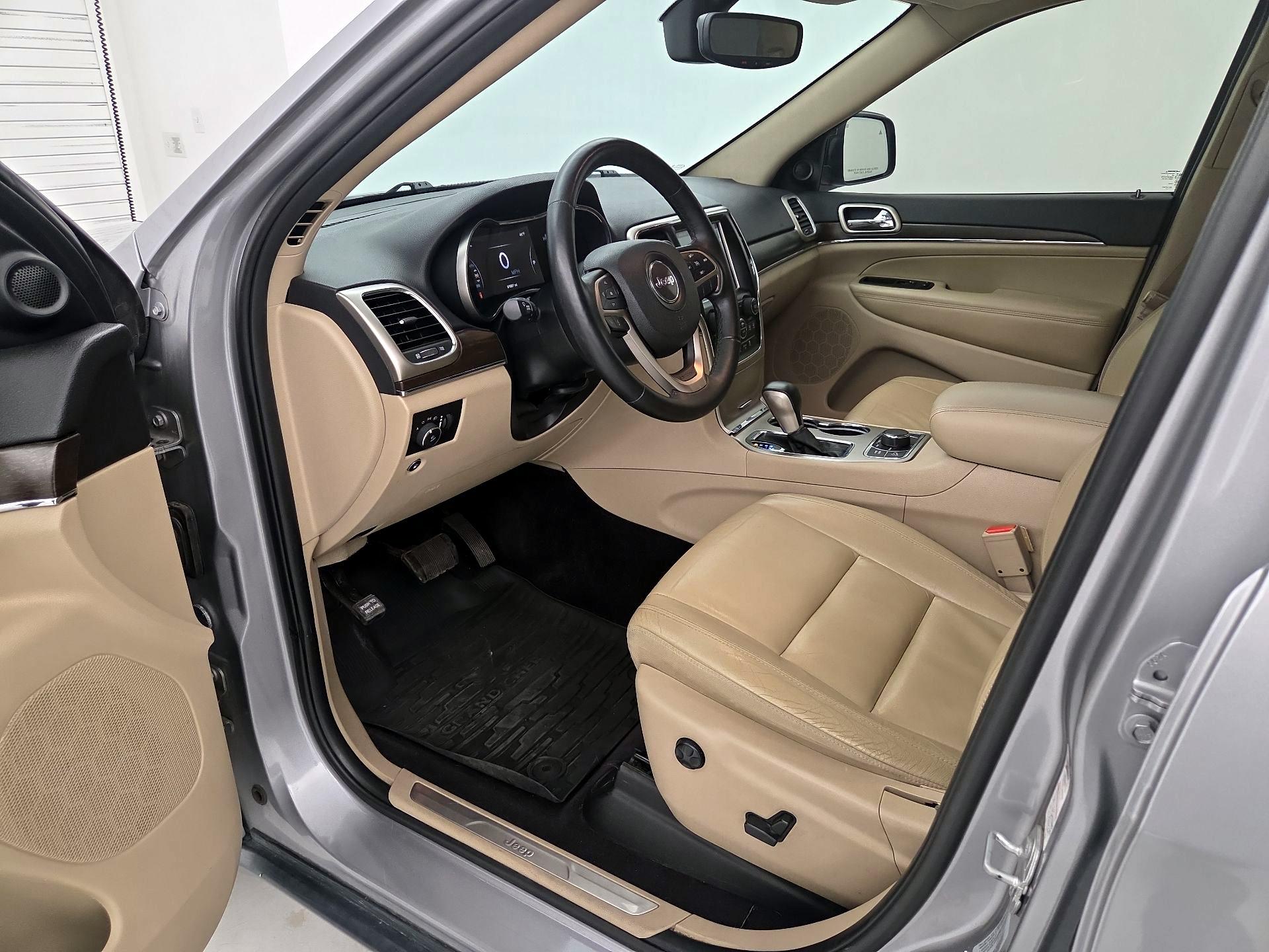 Thumbnail: 2017 Jeep Grand Cherokee - 11