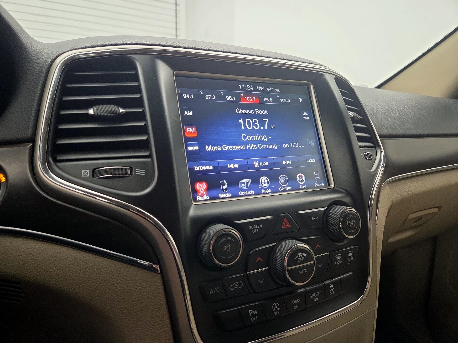 Thumbnail: 2017 Jeep Grand Cherokee - 16