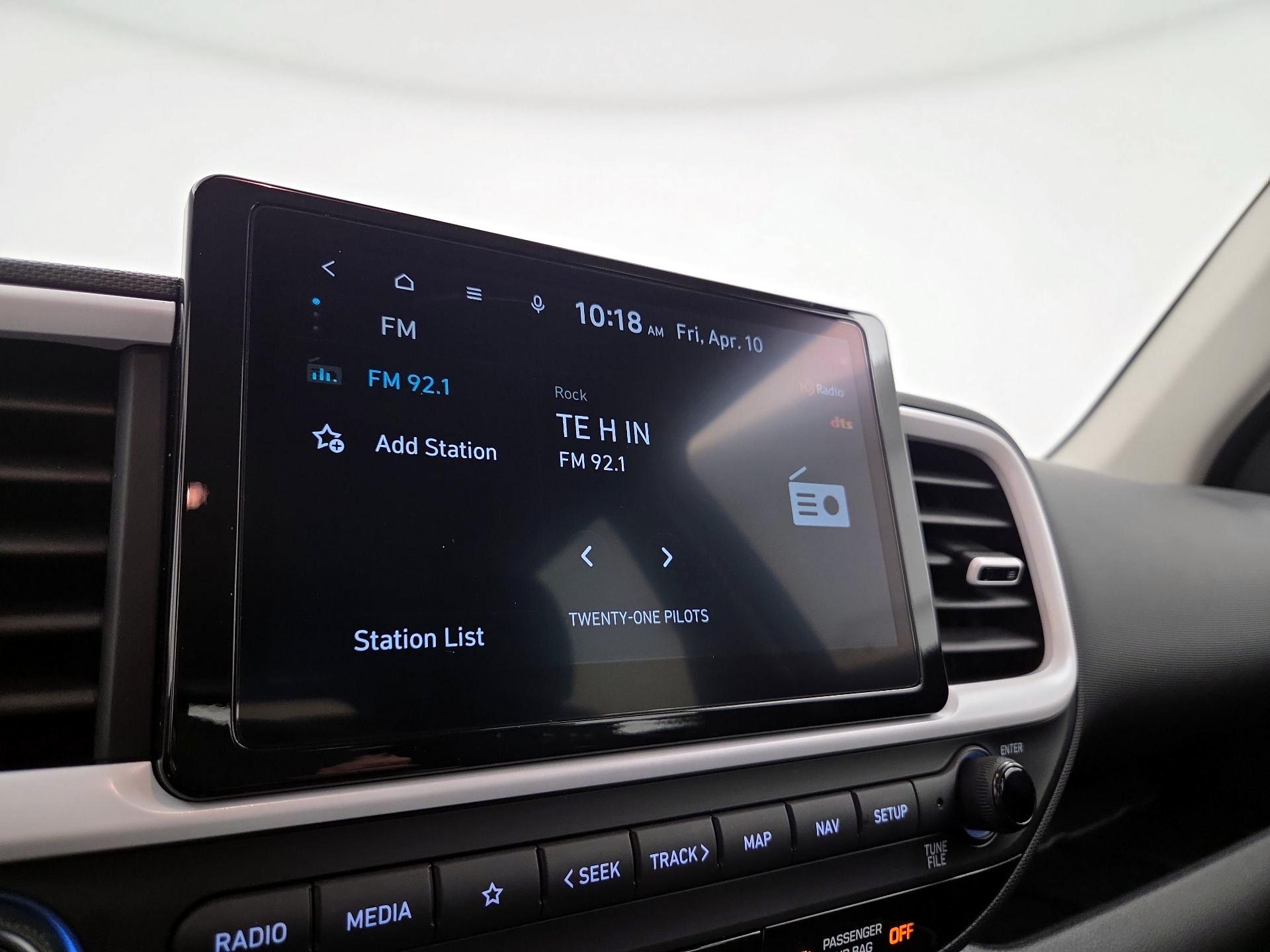 Thumbnail: 2023 Hyundai Venue - 16