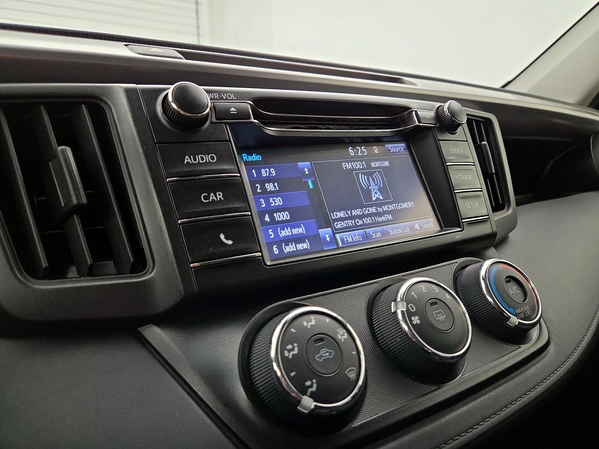 Thumbnail: 2018 Toyota RAV4 - 15
