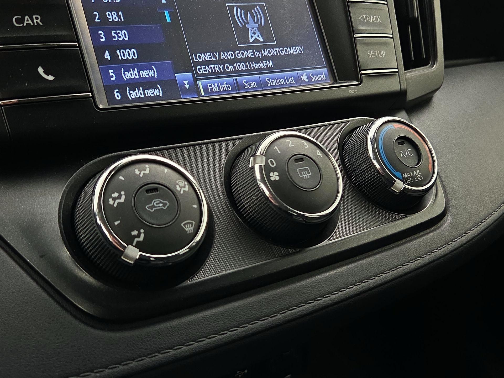 Thumbnail: 2018 Toyota RAV4 - 16