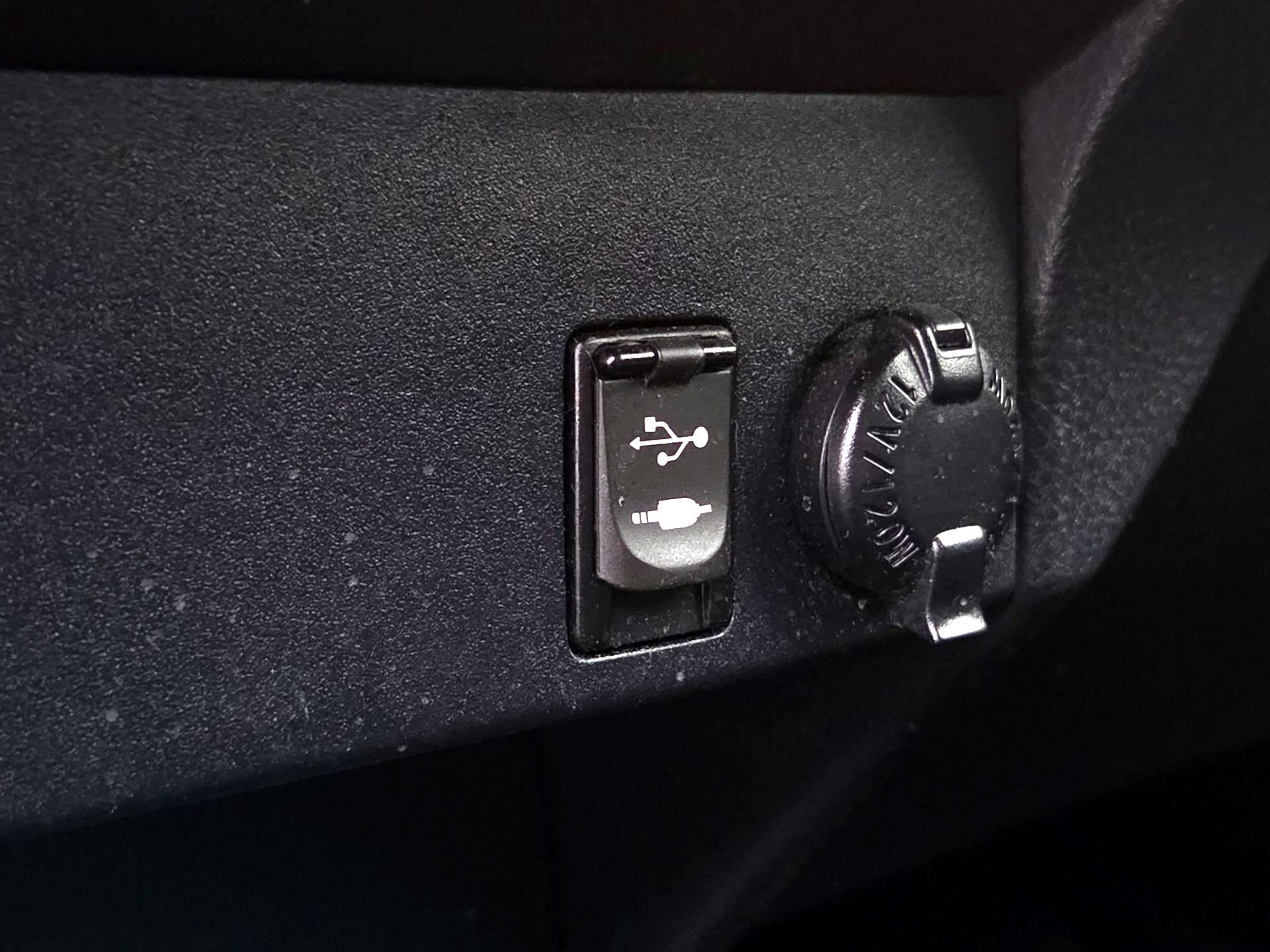 Thumbnail: 2018 Toyota RAV4 - 18