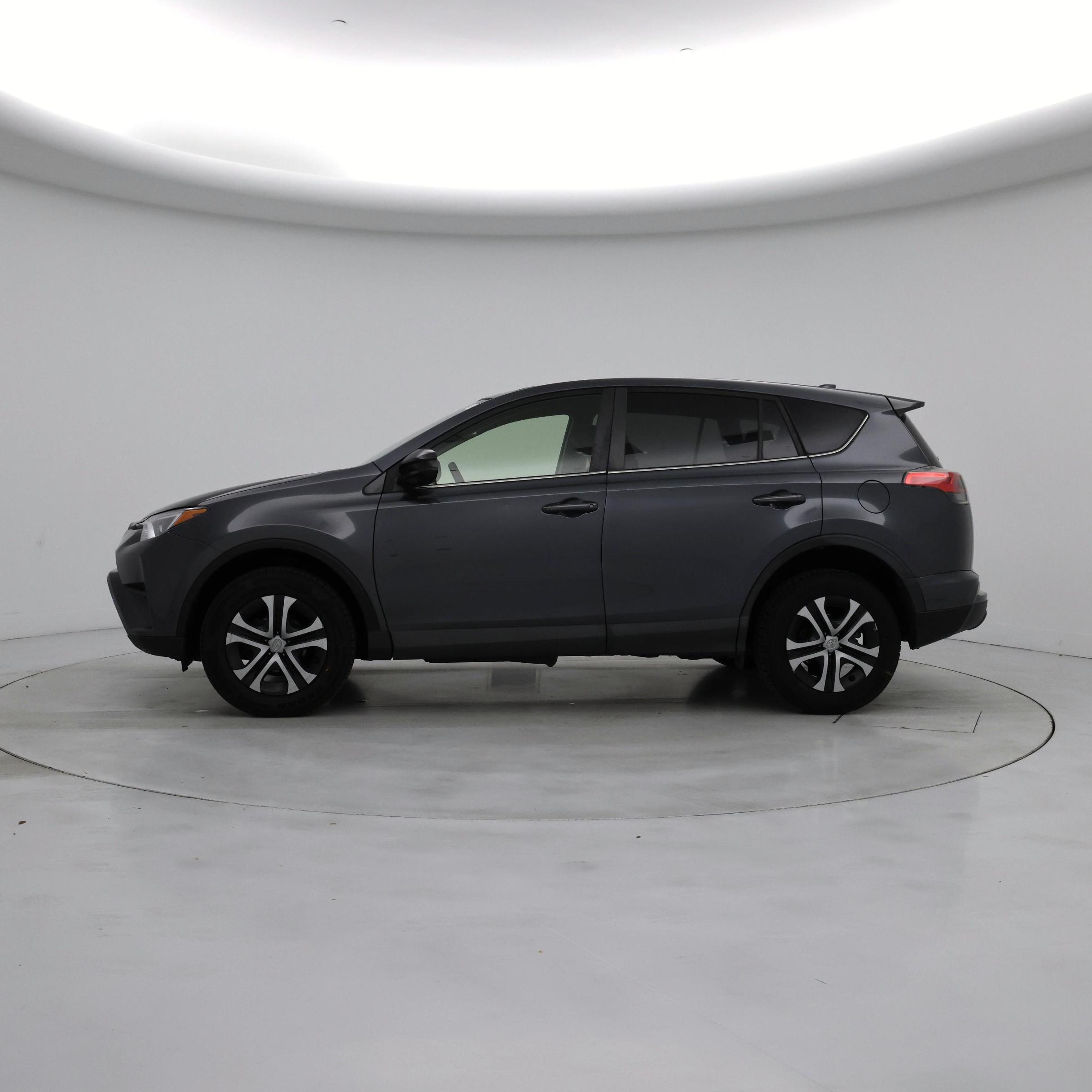 Thumbnail: 2018 Toyota RAV4 - 3