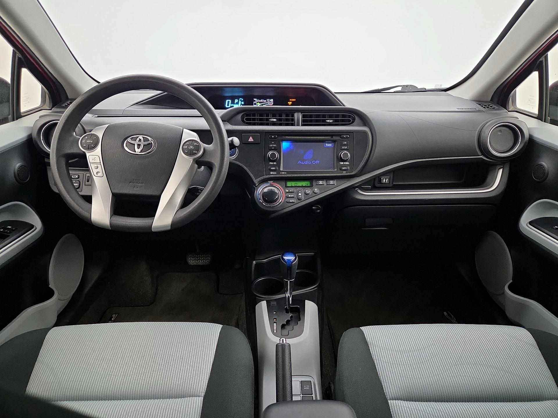 Thumbnail: 2014 Toyota Prius c - 9