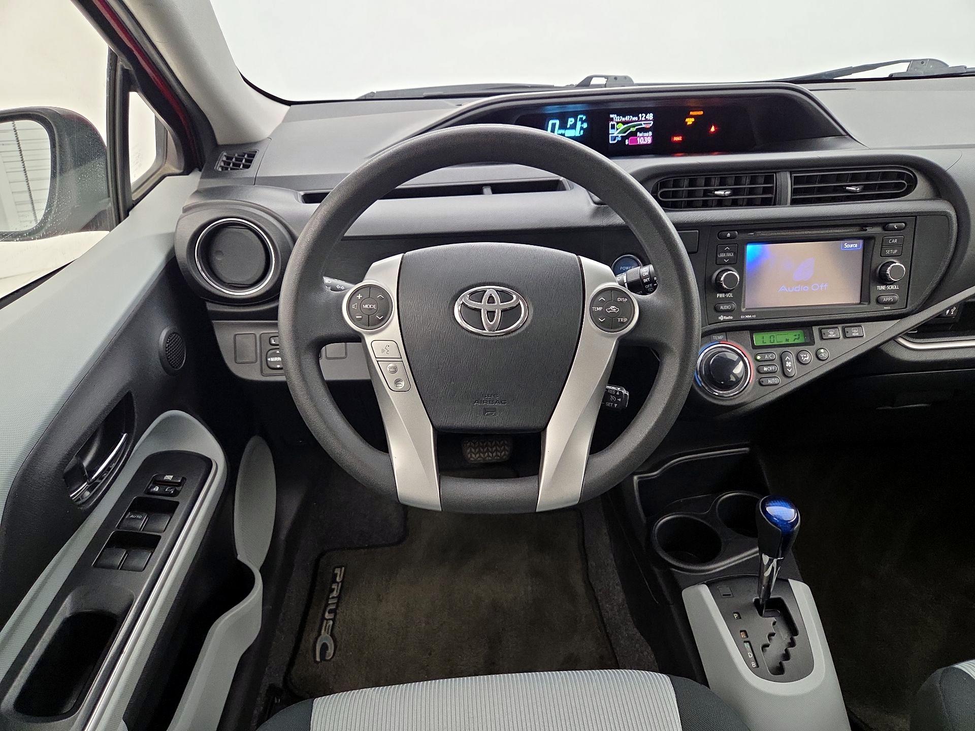 Thumbnail: 2014 Toyota Prius c - 10