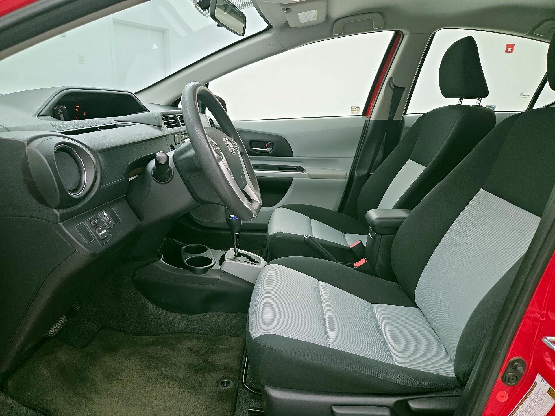 Thumbnail: 2014 Toyota Prius c - 11