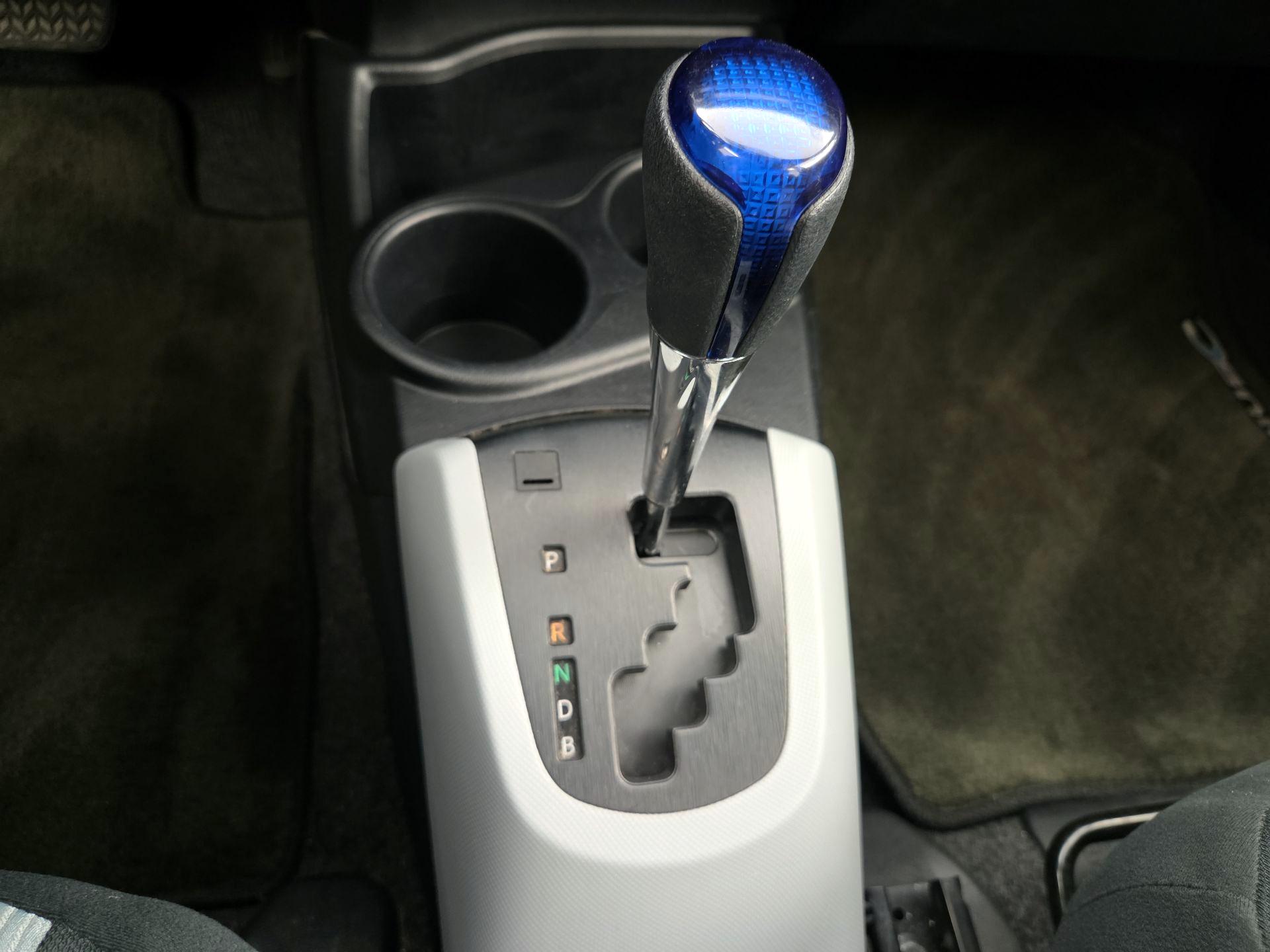 Thumbnail: 2014 Toyota Prius c - 16