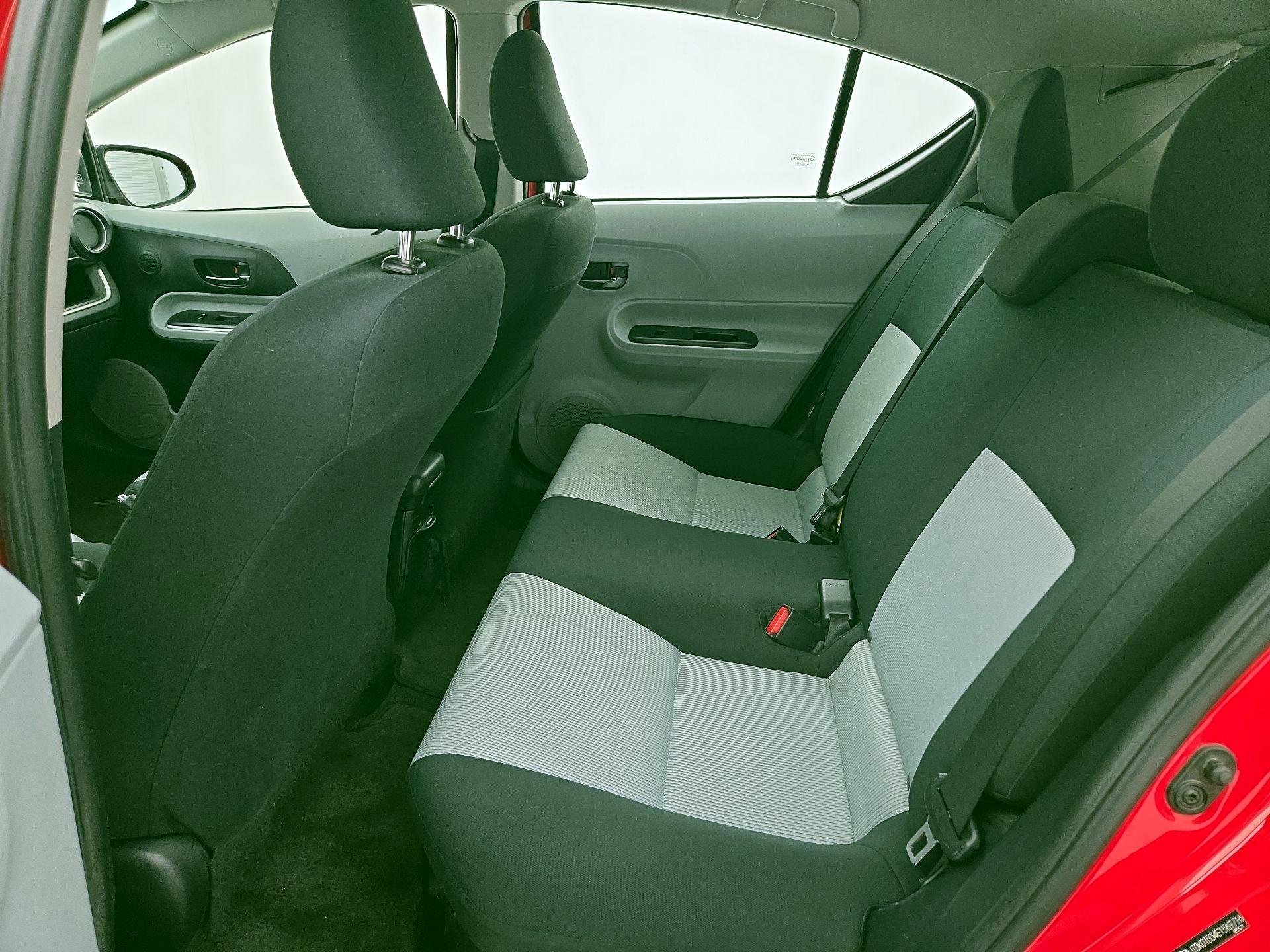 Thumbnail: 2014 Toyota Prius c - 17