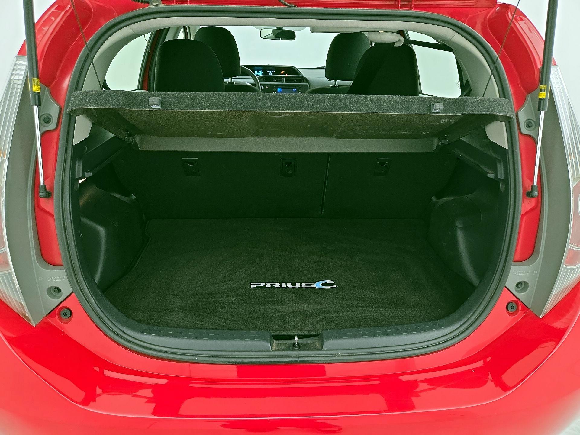 Thumbnail: 2014 Toyota Prius c - 18