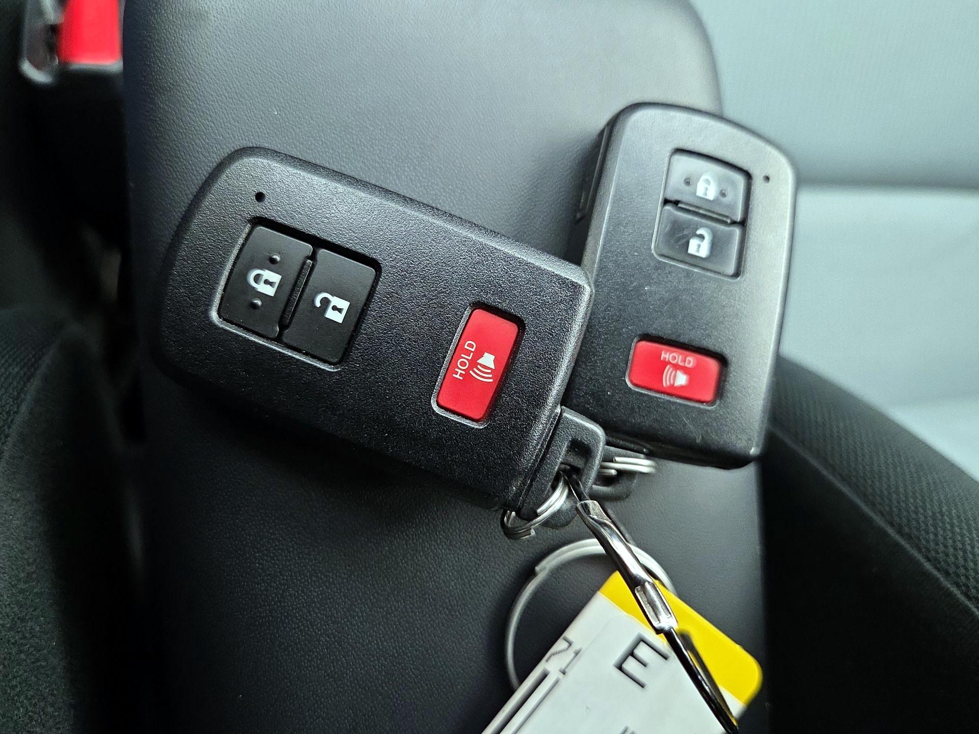 Thumbnail: 2014 Toyota Prius c - 20