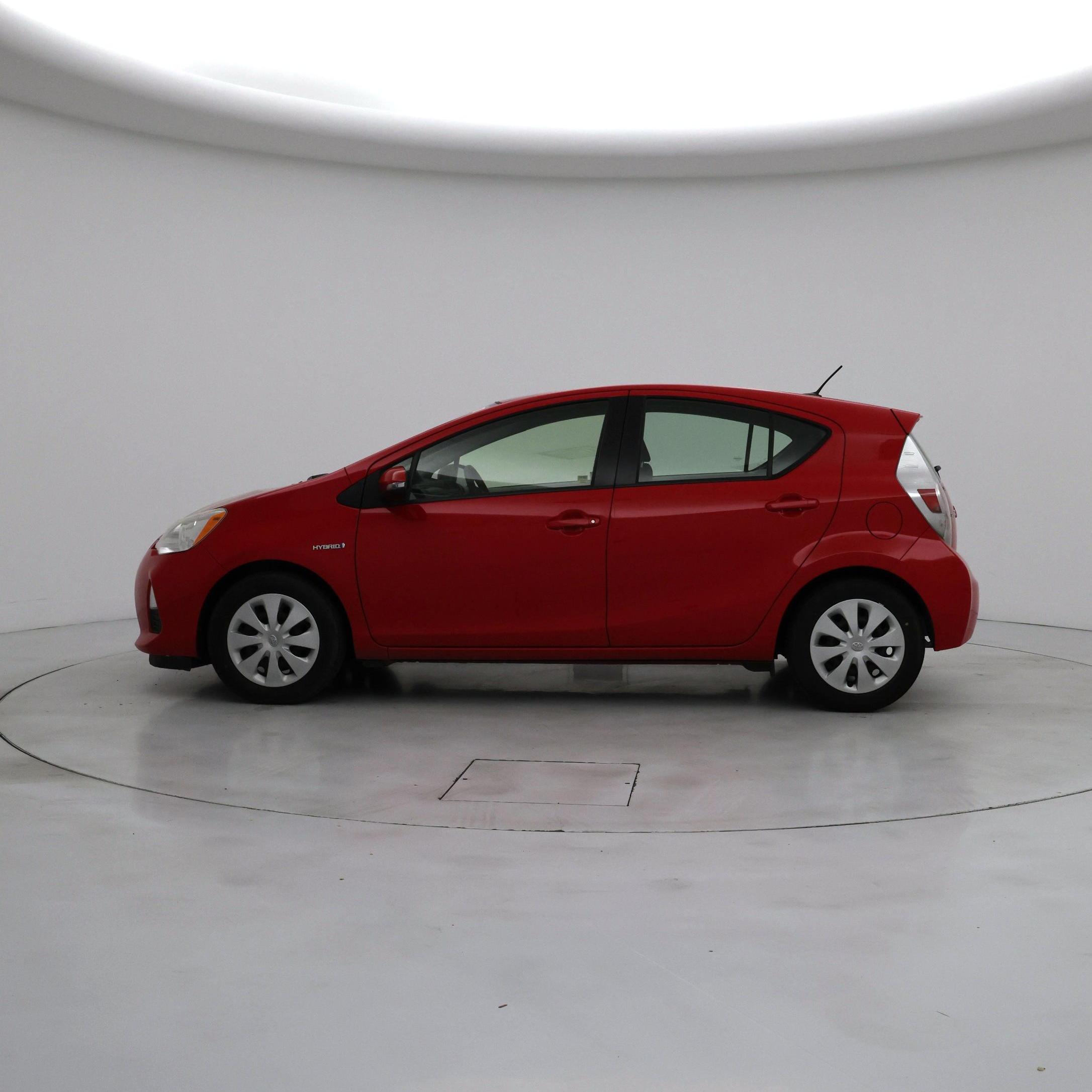 Thumbnail: 2014 Toyota Prius c - 3