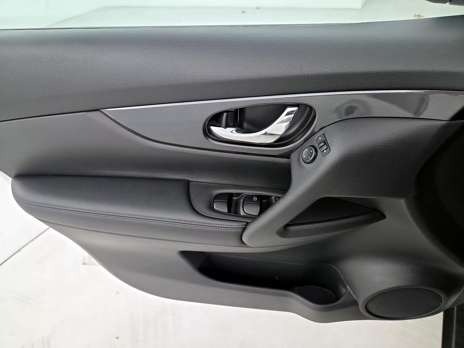 Thumbnail: 2018 Nissan Rogue - 12