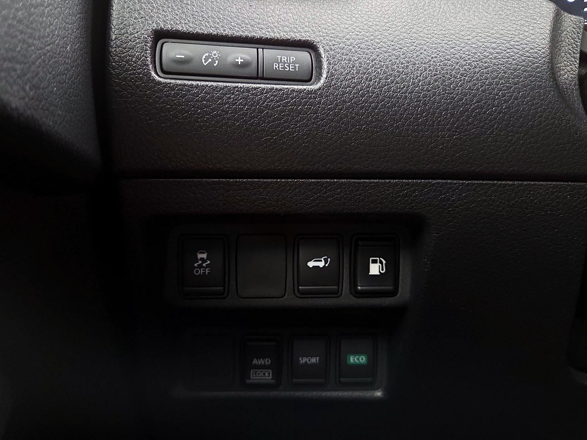 Thumbnail: 2018 Nissan Rogue - 13