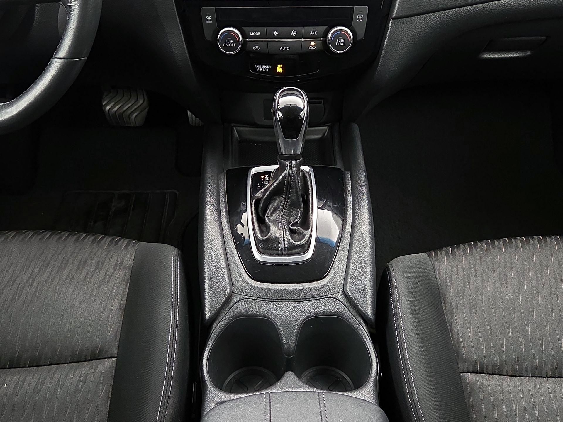 Thumbnail: 2018 Nissan Rogue - 17